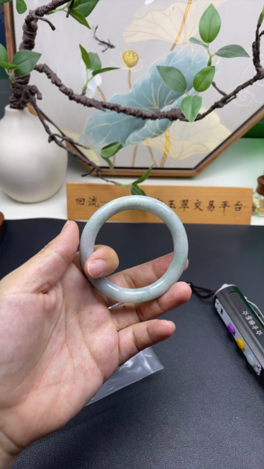 F27139224 JadeiteBangle Bracelet 52.5 Inner Diameter Total Weight Approx. 45.3g (with crack)