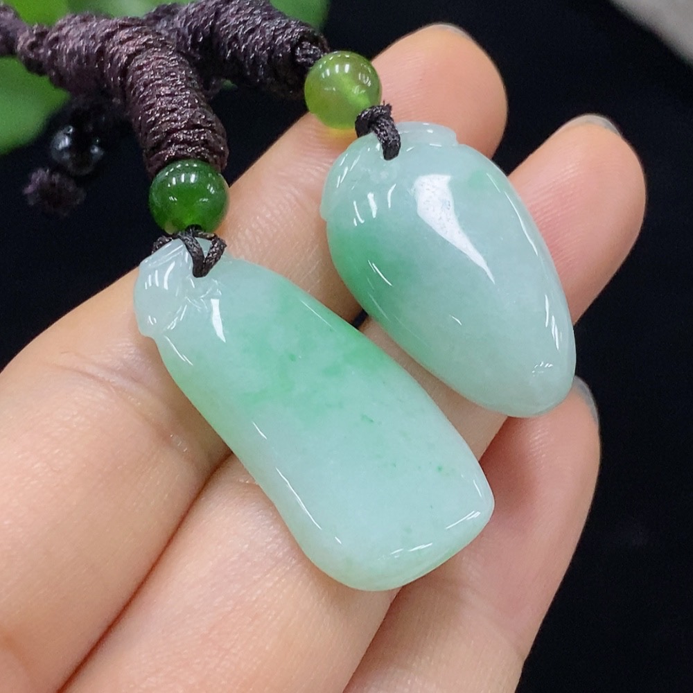F30500610 Jadeite Pendants Sell as a Lot