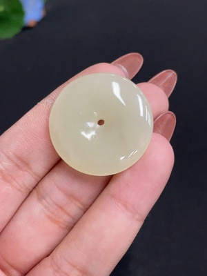 H34005400 Hetian Jade Pendant, Peace Button, Total Weight: Approx. 9.7g