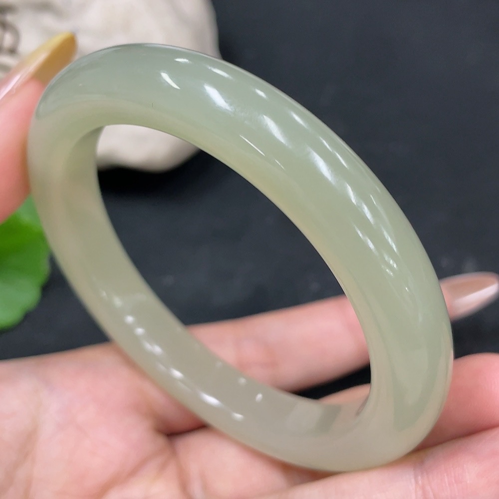 H31663755 Hetian Jade Round Bracelet, Loop Size 58.8, Total Weight Approx. 58.5g