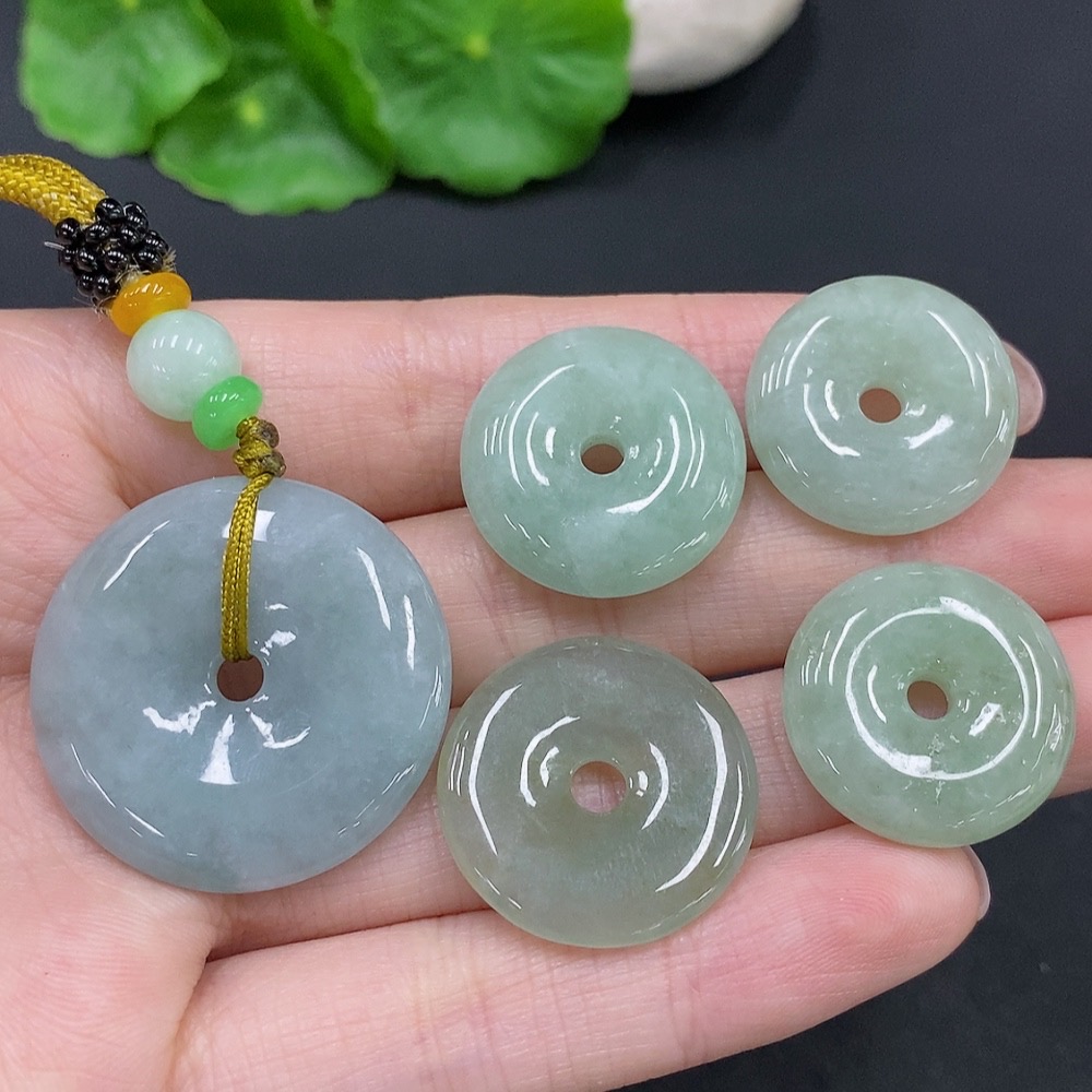 F28190712 JadeitePendant