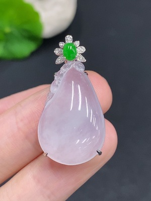 F31646104 Jadeite Fu Gua Inlaid Pendant 18k Gold Total Weight Approx. 5.3g with Diamond Accents