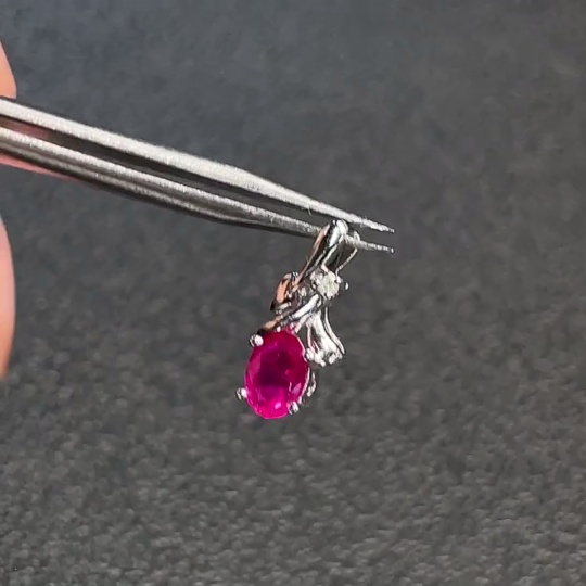 C32784101 18K Gold Ruby Pendant with Diamond Accents, Total Weight Approx. 1.05g