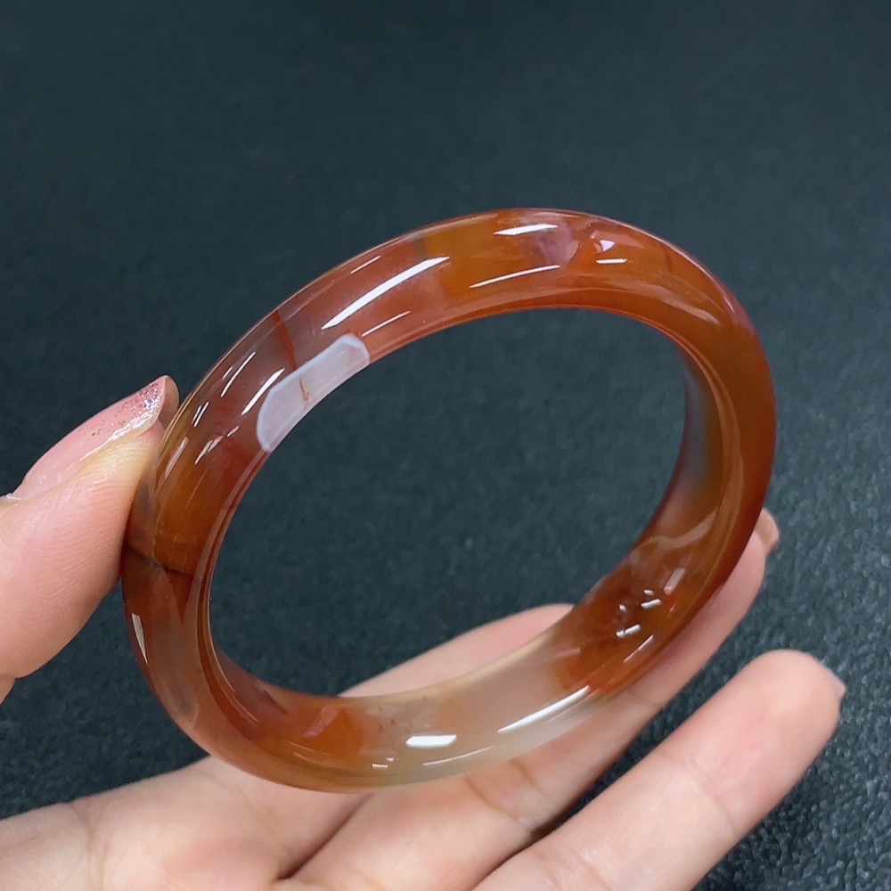 C31617896 Southern Red Agate Bracelet with Visible Organic Inclusions, Total Weight Approx. 37.92g, Size 55.4mm