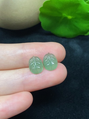 F45335970 翡翠叶子戒面 一手走 总重约0.69g