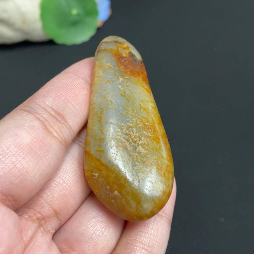 H34074140 Hetian Jade with undetermined skin color origin, total weight approximately 40.7g