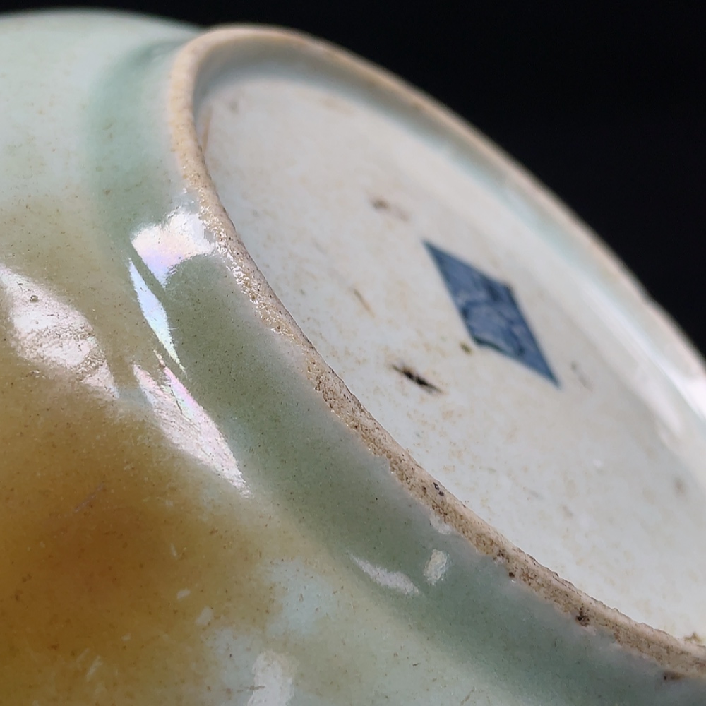 W33937329 Porcelain, Perfect Condition, Mid-Qing Dynasty Pea-Green Glazed Plate, Size as per Actual Item