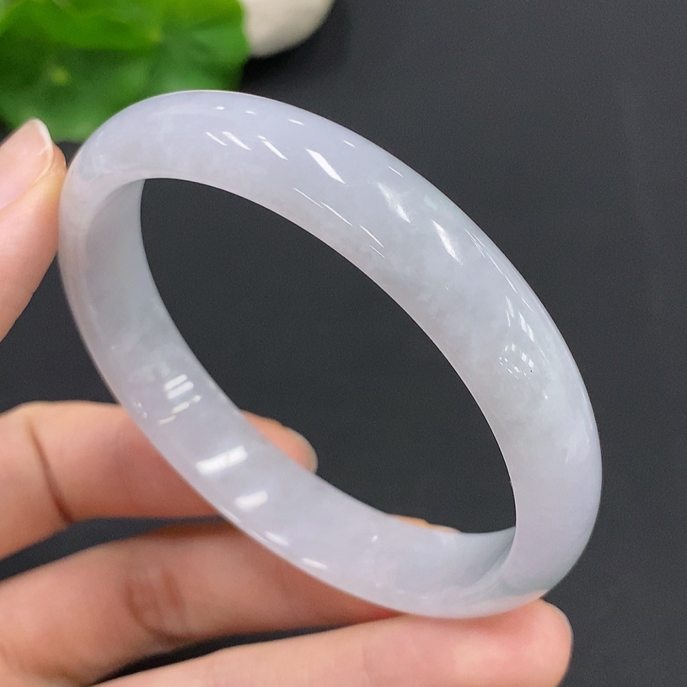 F29364601 Jadeite regular bangle (Total weight: approx. 40.1g, Inner diameter: 58)