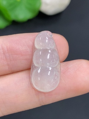 F46555203 翡翠福豆挂件 货品总重量约2克