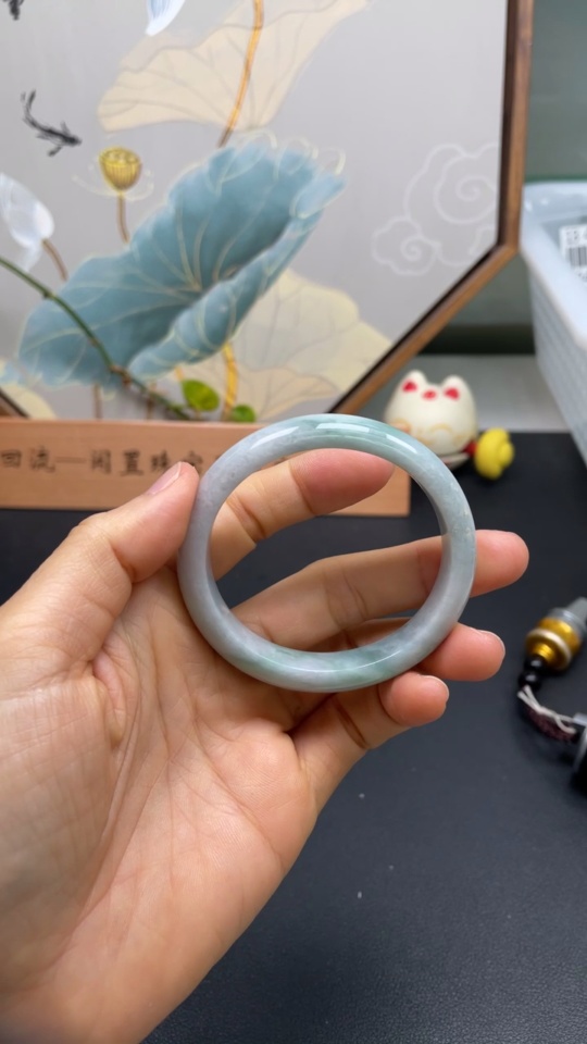 F13483268 JadeiteConcubine Bracelet, Loop Diameter 53.3, Total Weight 41.743g