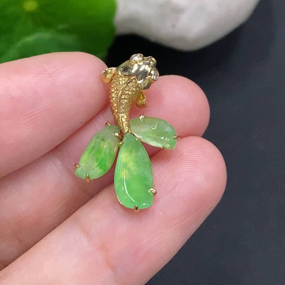 F33905953 Jadeite inlaid pendant 18K gold total weight about 2.9 grams