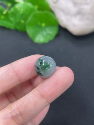 F46550339 翡翠珠子 货品总约重3.5g 含其他矿物质成分
