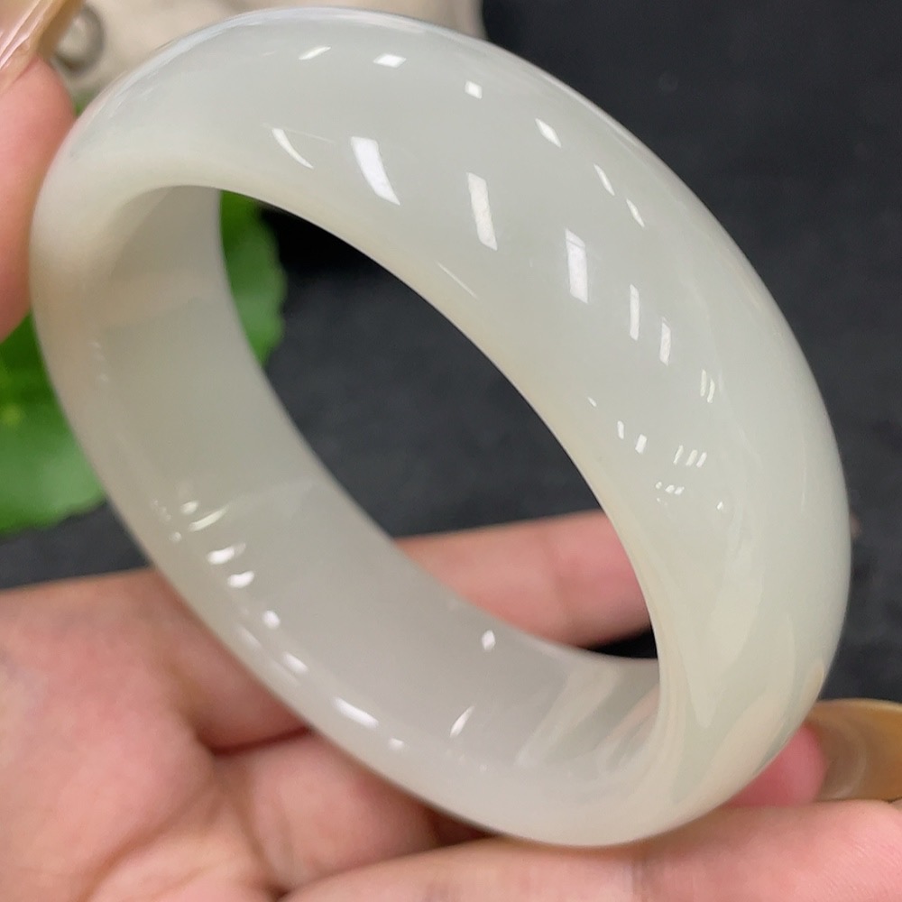 H32798056 Hetian Jade Round Bracelet Size 59.6 Total Weight Approx. 93.3g