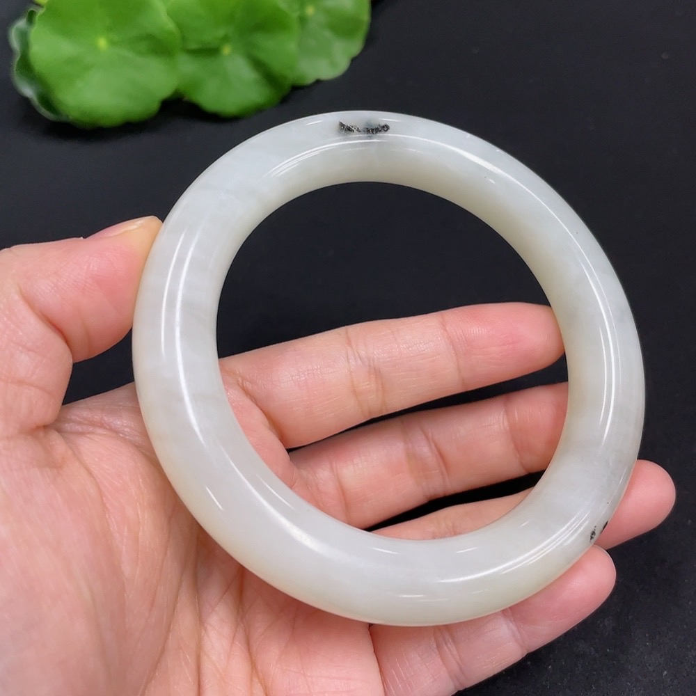 H34051878 Xiuyan jade (serpentine jade) round bangle Size 60.4 Total weight approx. 66.7g