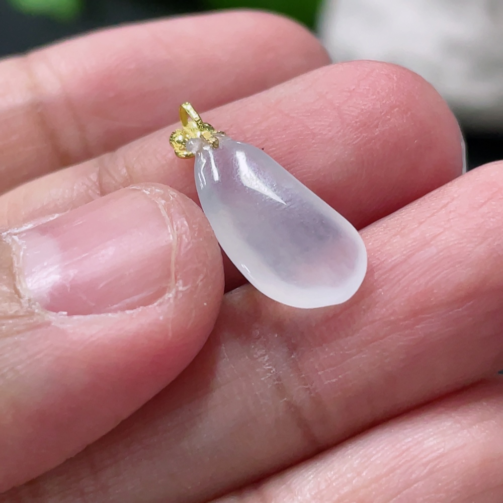 F33935580 Jadeite Auspicious Melon Pendant with 18K Gold Clasp, Total Weight Approx. 0.75g