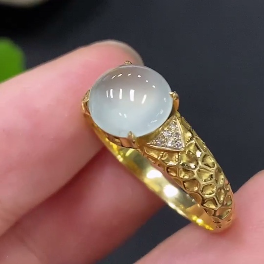 F29356425 Jadeite inlaid with 18k gold and diamonds, total weight approximately 2.42g, size 17