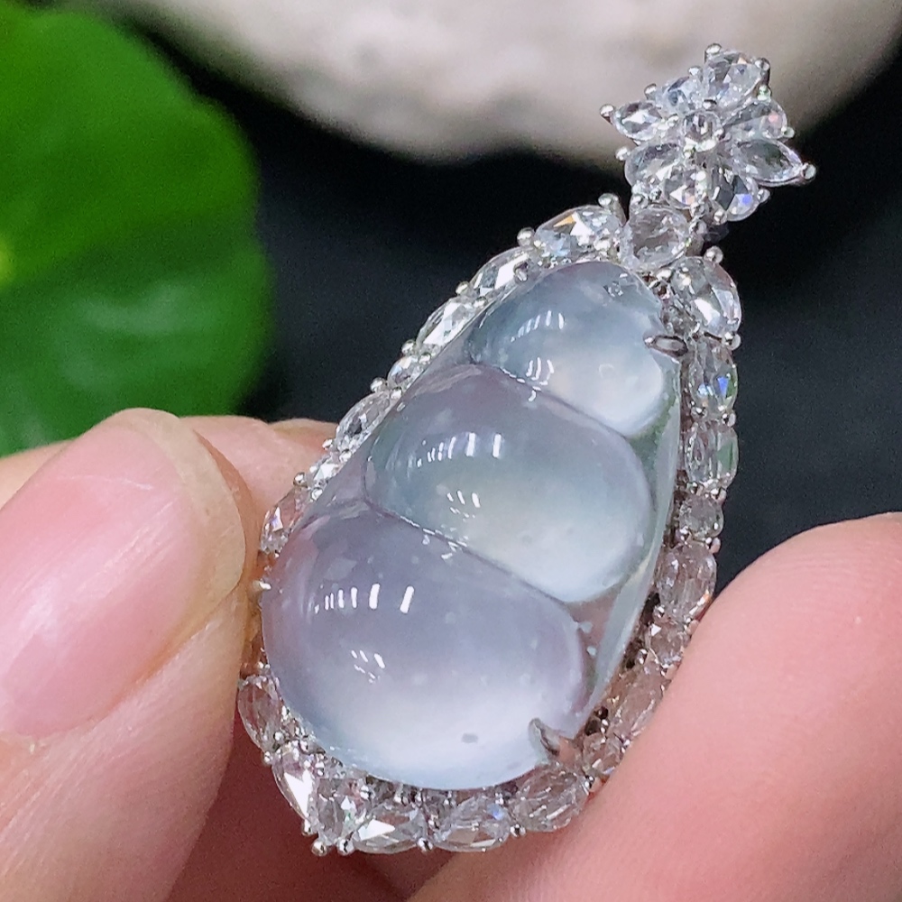 F33912634 Jadeite Mung Bean Pendant with 18k Gold and Diamond Accents, Total Weight Approx. 6.25g