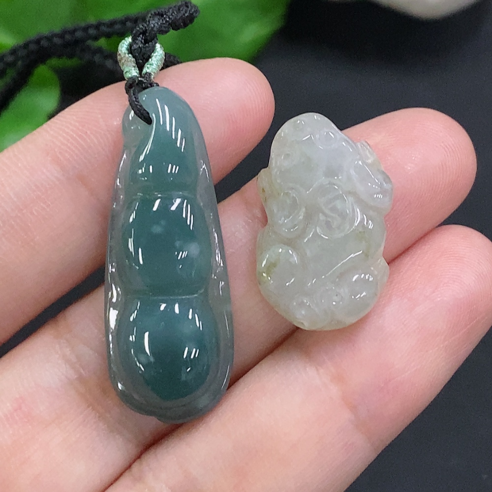 F34962705 Jadeite Pendants Sell as a Lot