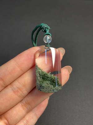 C46540842 水晶挂件  货品含绳重约18.22克  可见有机物  配石考虑非天然