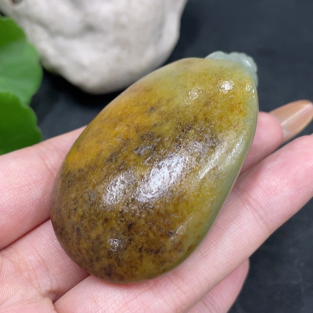 H32796842 Hetian Jade Handheld Carving - Dragon Turtle  Undetermined Skin Color Origin  Contains Other Mineral Components  Total Weight: Approx. 89.2g