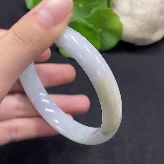 F33928290 Jadeite Round Bangle Size 59.2 Total Weight Approx. 46.55g Yellow Part Color Origin Undetermined