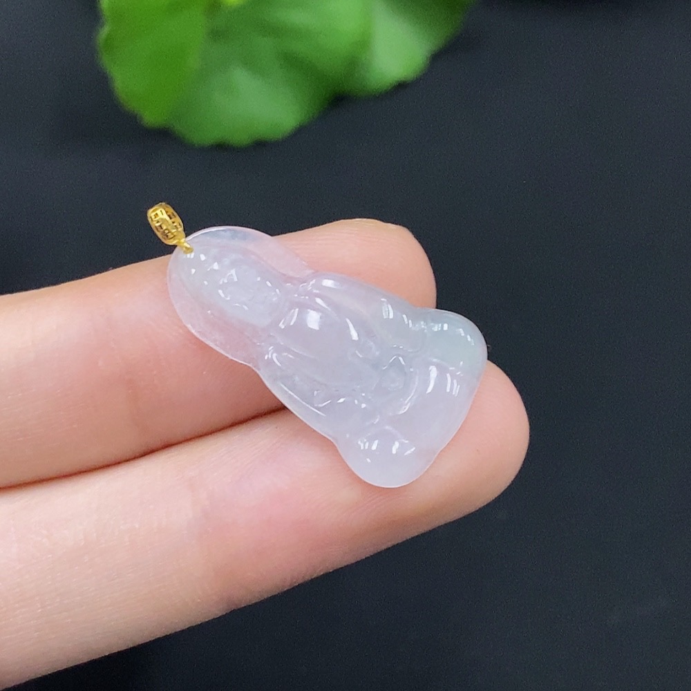 F28201394 Jadeite Guanyin Pendant with 18K Gold Clasp, Total Weight Approx. 1.3g