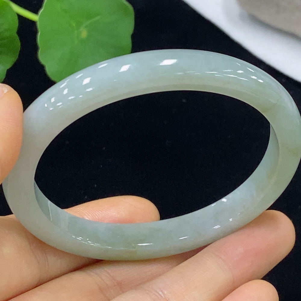 F35134188 Jadeite Concubine Bangle Total weight about 29.46g Size 54.5/Short diameter 46