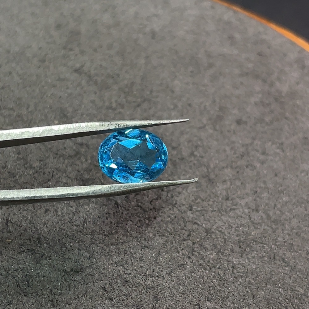 C33922853 Topaz Rough Stone, Color Origin Undetermined, Total Weight Approx. 3.285 Carats