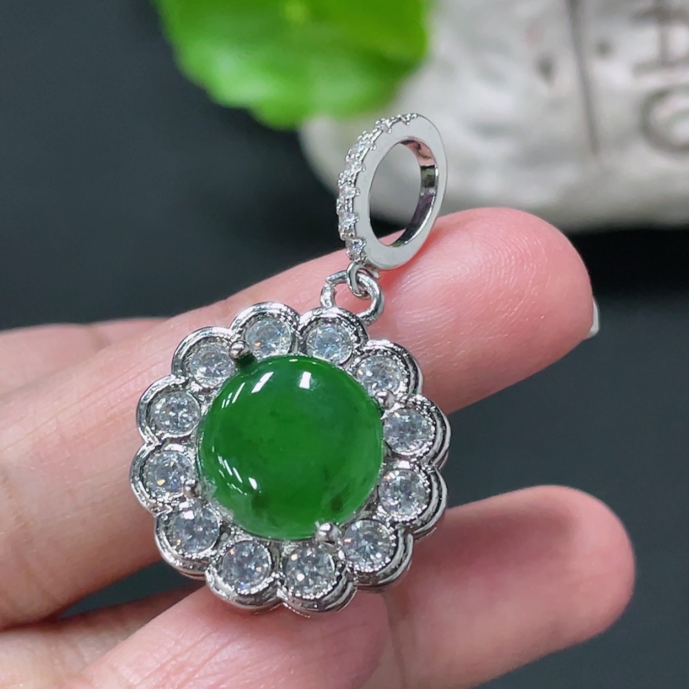 F33935641 Jadeite Inlaid Pendant Non-Gold Total Weight Approx. 6.24g