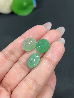H40767635 非洲翠(独龙玉)蛋面  货品总重约5.3g