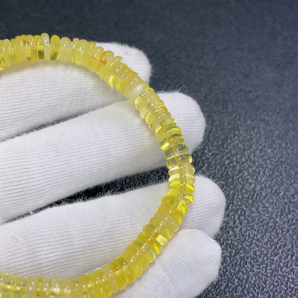 C31577970 Amber Beeswax Bracelet, total weight approx. 6.46g, bead size approx. 6.7mm