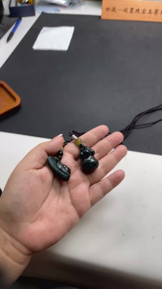 F19097913 Jadeite Snail/Pig Pendant Sell as a Lot