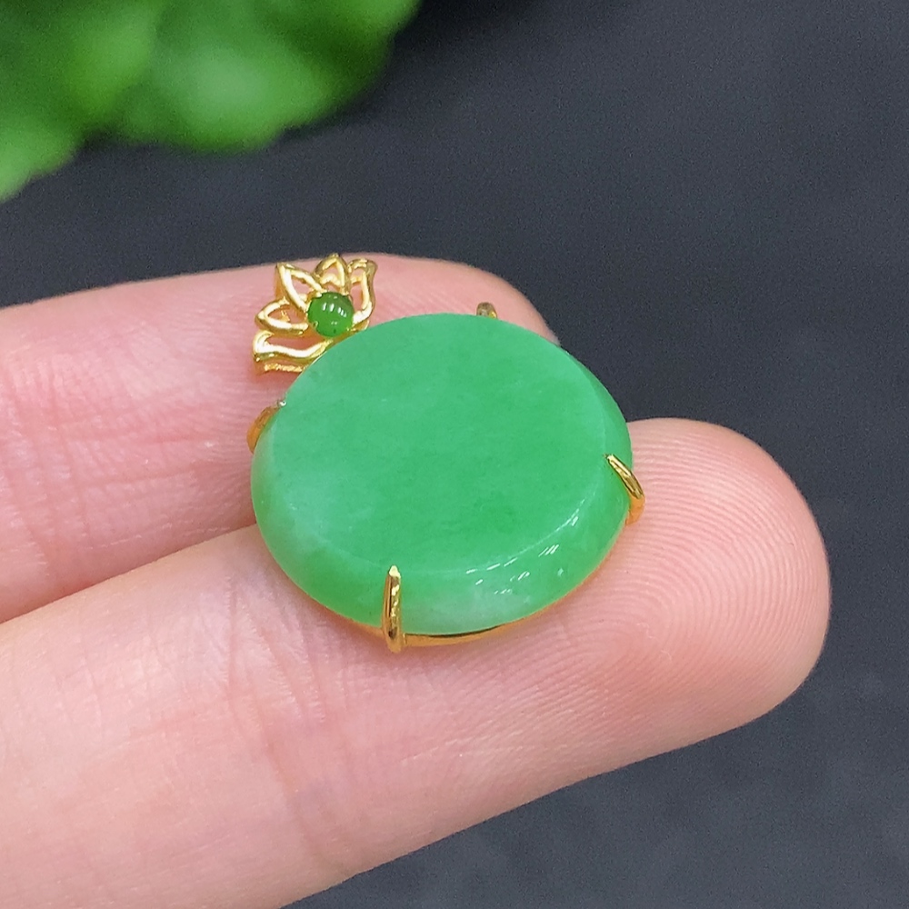 F33906811 Jadeite Plain Pendant Inlaid Pendant (74% Gold Content) Total Weight Approximately 2g