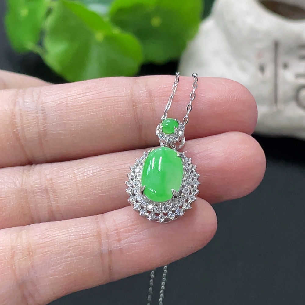 F35080252 Jadeite cabochon inlaid pendant, non-gold setting, total weight approx. 3.42g