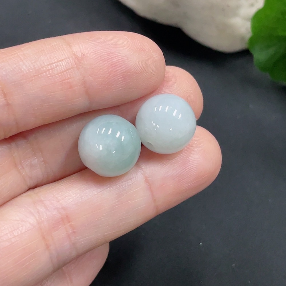 F27152398 Jadeite Beads Sell as a Lot
