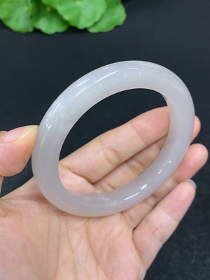 H46560494 和田玉正圈手镯    圈口56.3   货品总重约49.3g