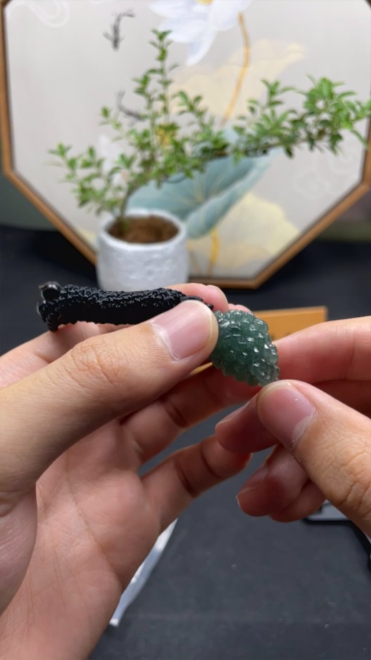 F31630519 Jadeite Grape Pendant, Total Weight Approx. 11.68g