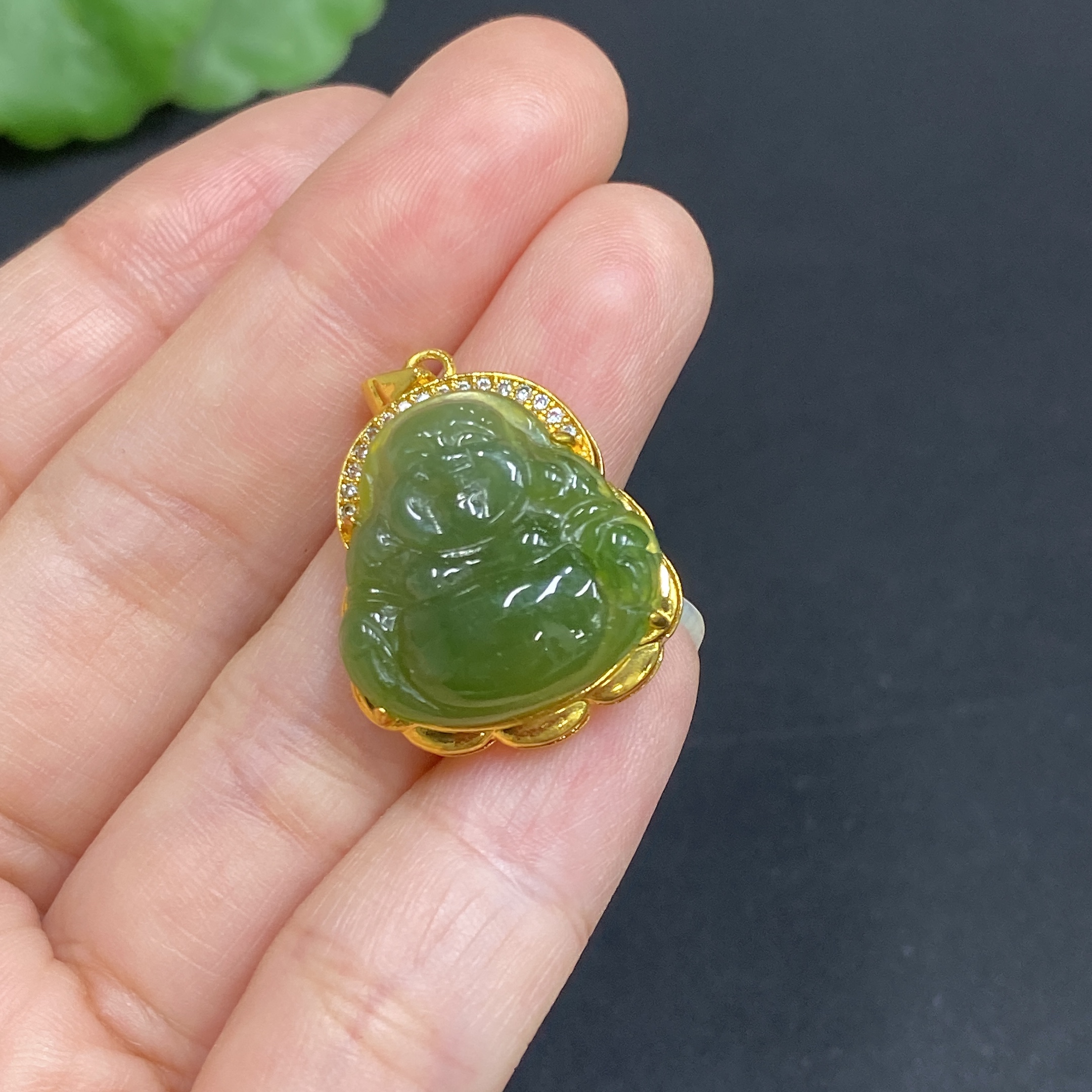 H34985945 Hetian Jade Jasper Inlaid Pendant, Buddha Figure, Total Weight Approx. 3.2g, Suspected Gold-Plated