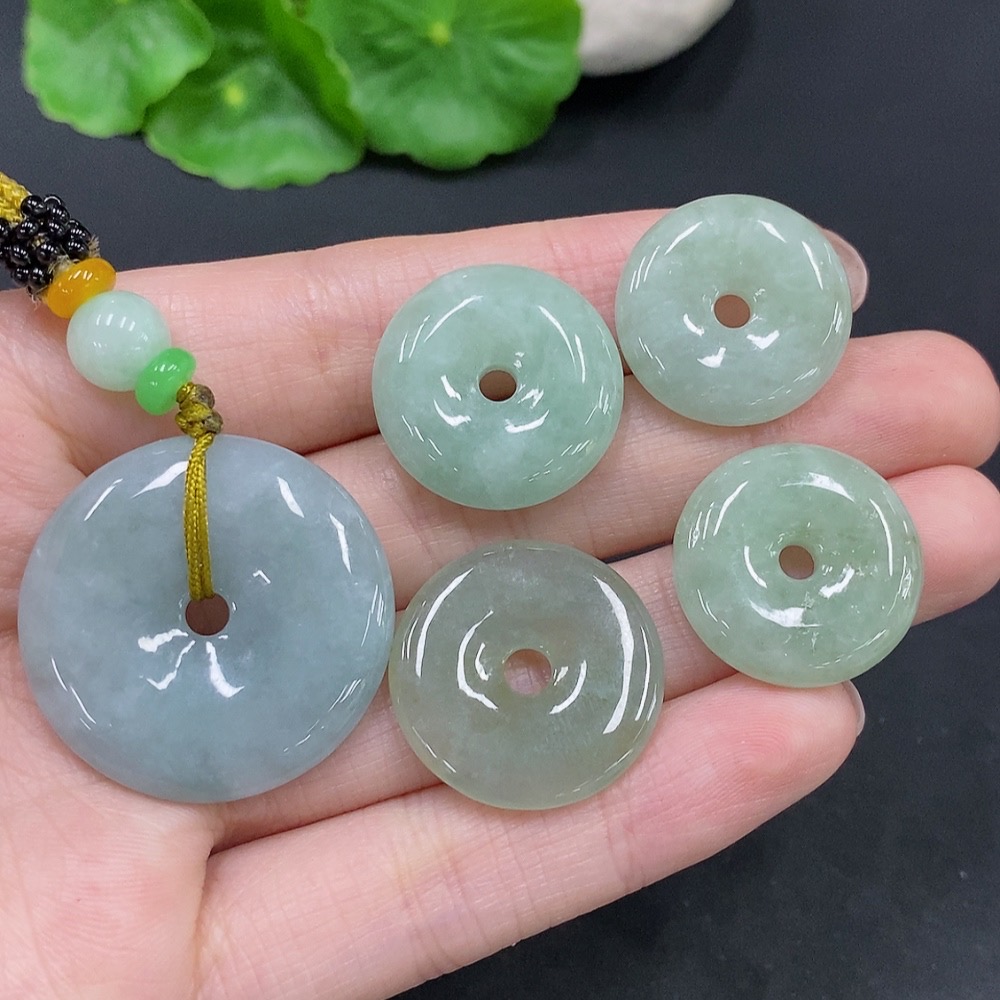 F28190712 JadeitePendant