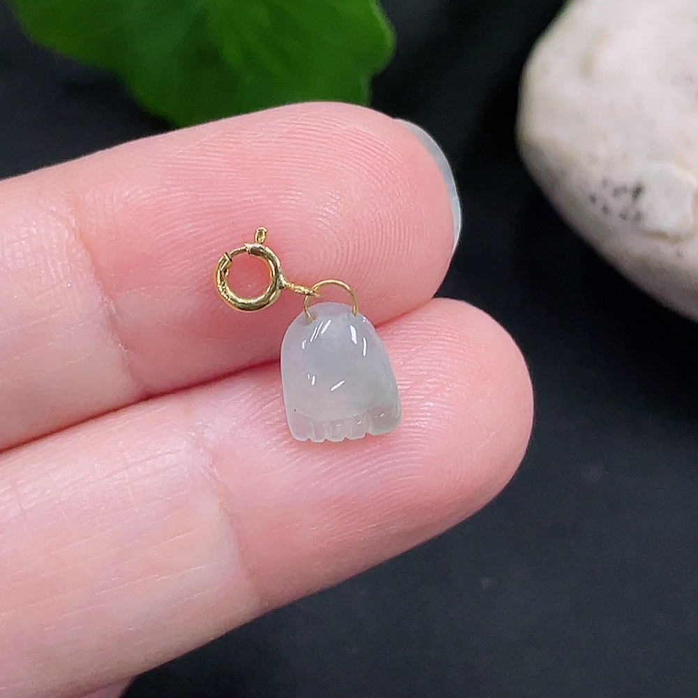 F30453661 Jadeite Pendant with 18K Gold Clasp, Total Weight Approx. 0.37g