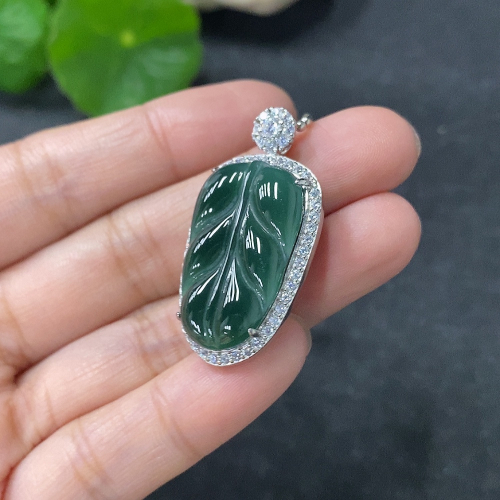 F33912505 Jadeite Inlaid Leaf Pendant Non-Gold Total Weight Approx. 8.65g Including Chain