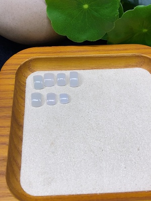 F45335667 翡翠马鞍戒面 一手走 总重约2g