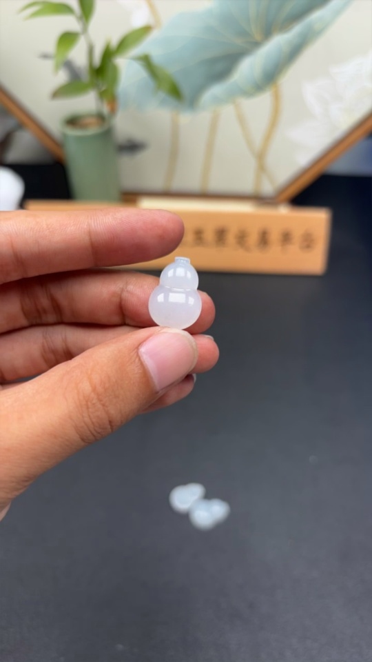 F34982979 Jadeite Gourd Inlaid Pieces Sell as a Lot