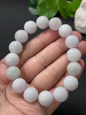 F32821690 翡翠手串 卡12.6mm左右 货品总重约56.15g