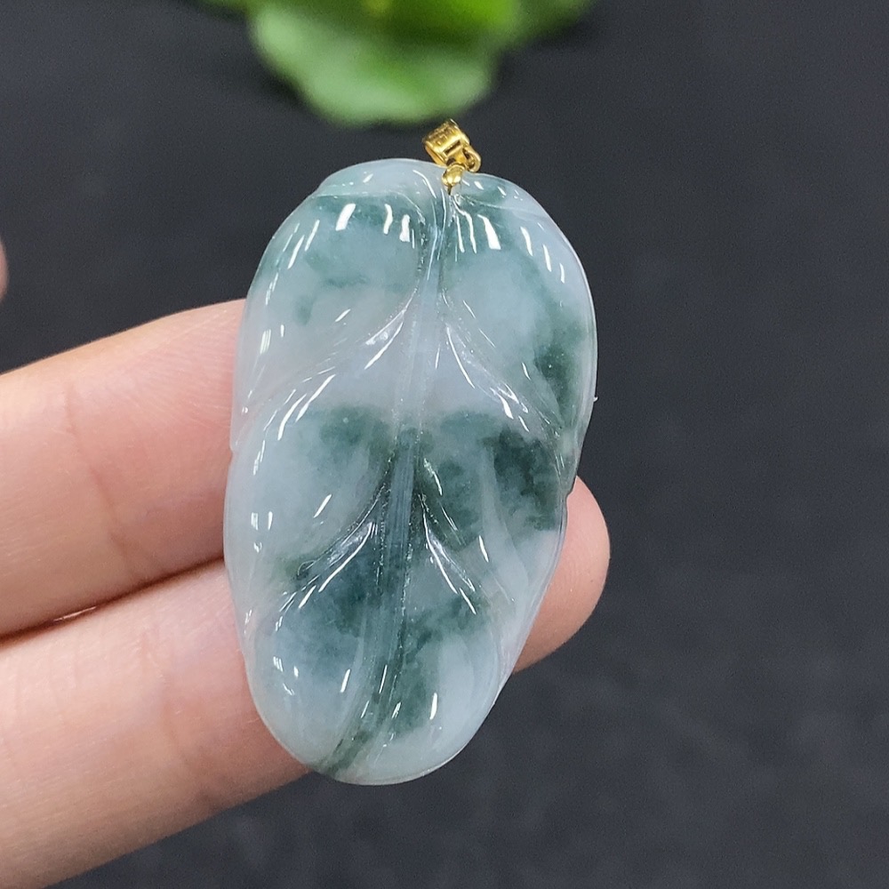 F34029629 Jadeite Leaf Pendant 18K Gold Total Weight Approximately 4.59g