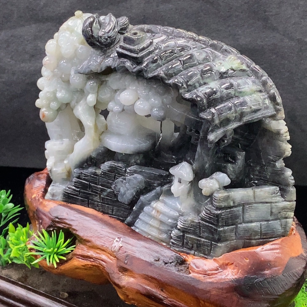 F34045723 Jadeite ornament with base, fractured