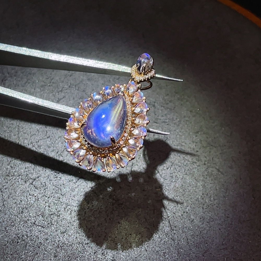 C34006711 Moonstone Pendant with Diamond Accents, Unmarked, Surface Gold Content Au75%, Total Weight Approx. 3.6g