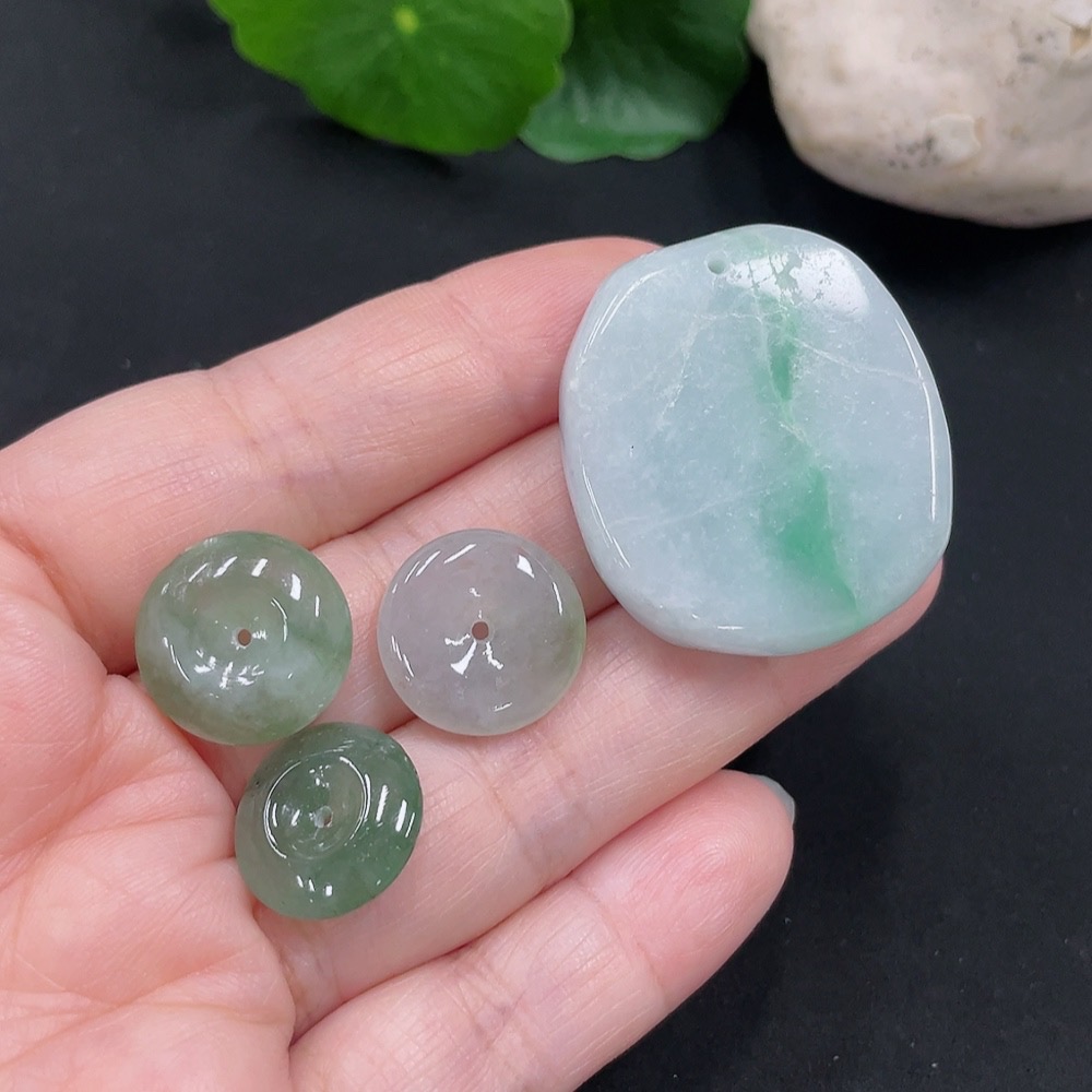 F31642790 Jadeite Pendants Sell as a Lot