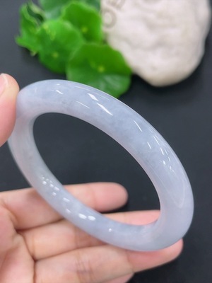 F46551837 翡翠圆条手镯 圈口52.8mm 货品总约重46.14g