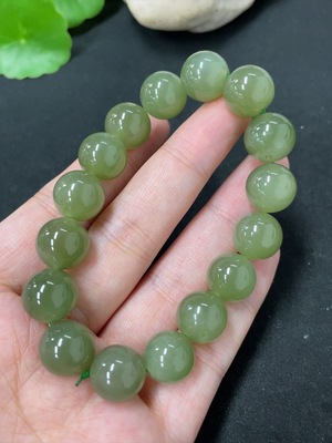 H41945540 和田玉手串  卡12mm左右  货品总重约45.4g